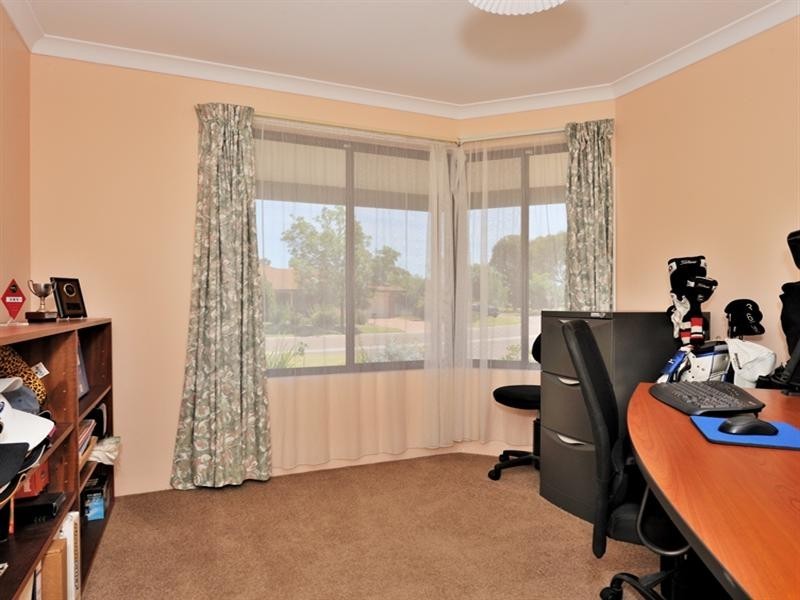 2 Bollinger Close, The Vines WA 6069
