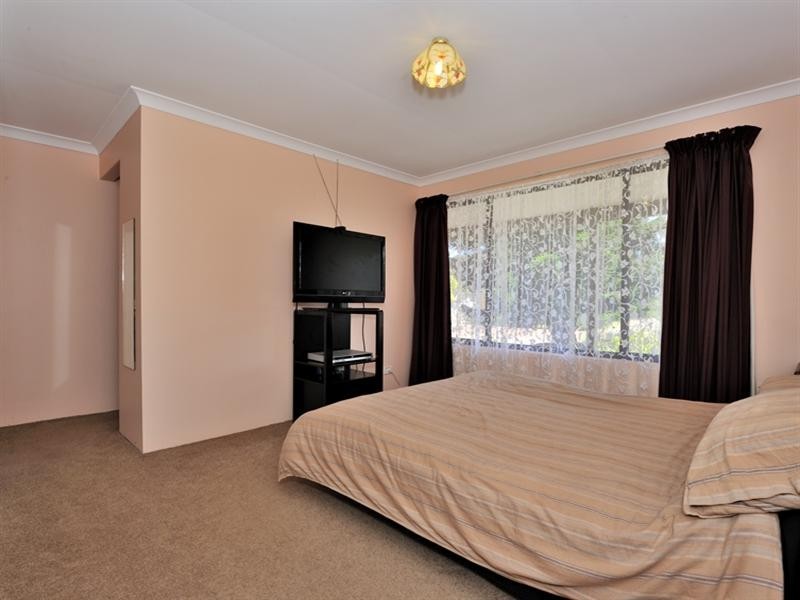 2 Bollinger Close, The Vines WA 6069