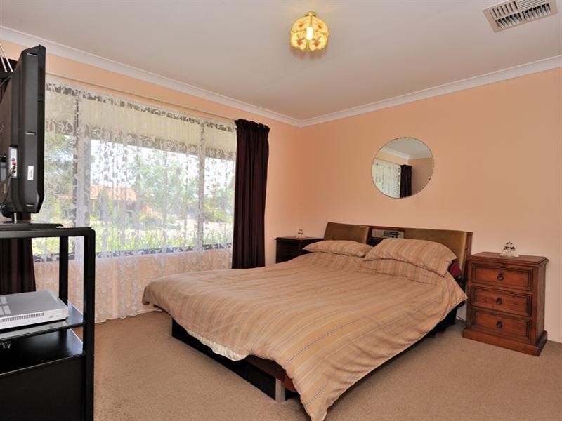 2 Bollinger Close, The Vines WA 6069