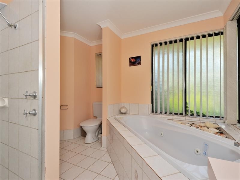 2 Bollinger Close, The Vines WA 6069