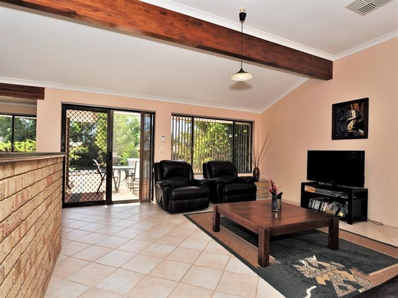 2 Bollinger Close, The Vines WA 6069