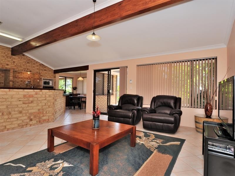 2 Bollinger Close, The Vines WA 6069