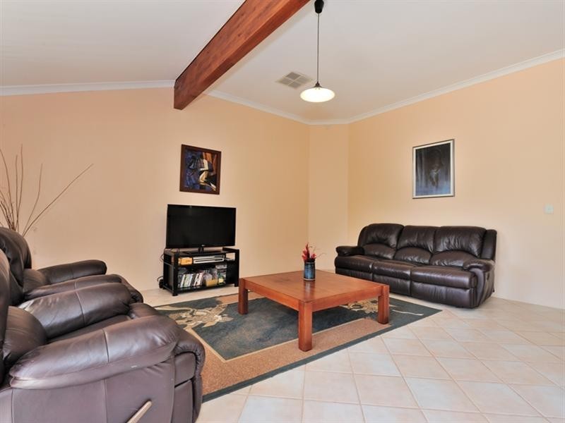 2 Bollinger Close, The Vines WA 6069