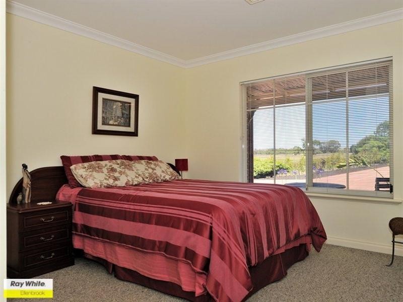 97 Taittinger Grove, The Vines WA 6069