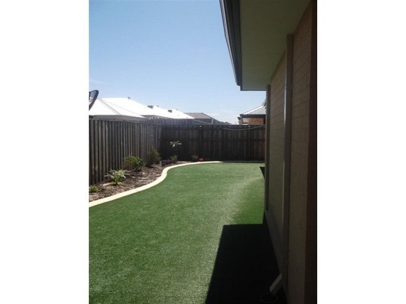 9 Soho Brace, Ellenbrook WA 6069