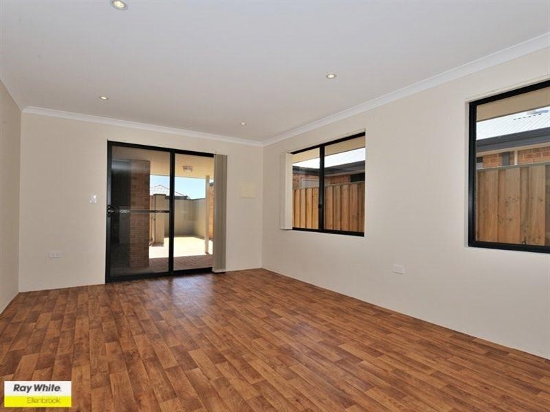 27 Grassdale Parkway, Ellenbrook WA 6069