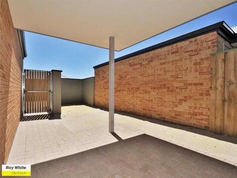 27 Grassdale Parkway, Ellenbrook WA 6069