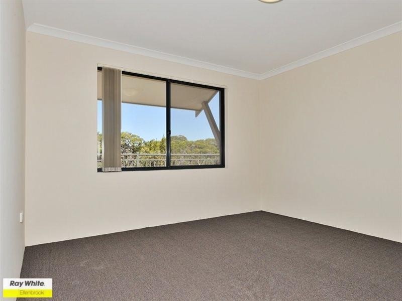 27 Grassdale Parkway, Ellenbrook WA 6069