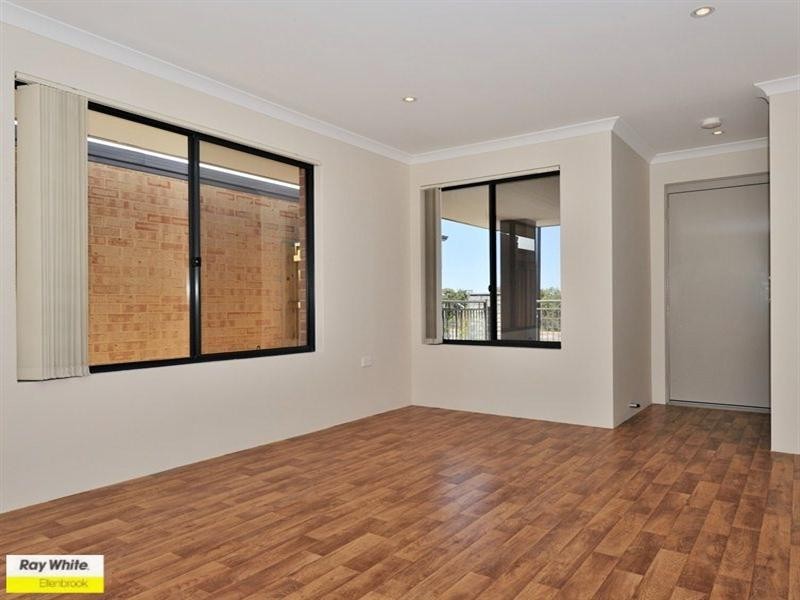 27 Grassdale Parkway, Ellenbrook WA 6069