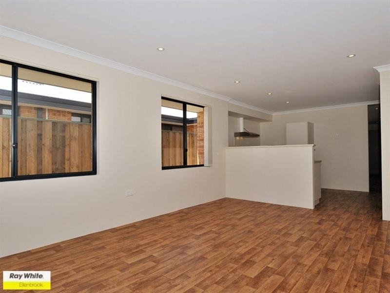 27 Grassdale Parkway, Ellenbrook WA 6069