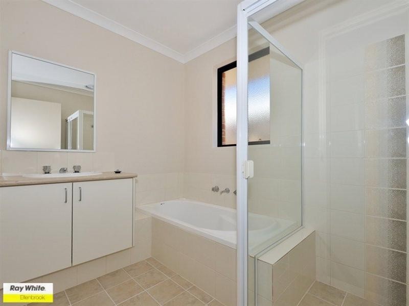 27 Grassdale Parkway, Ellenbrook WA 6069