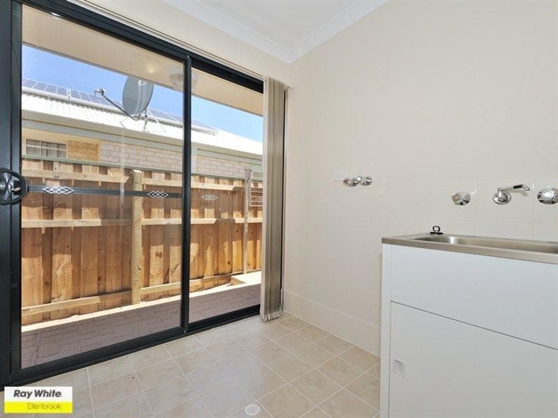 27 Grassdale Parkway, Ellenbrook WA 6069