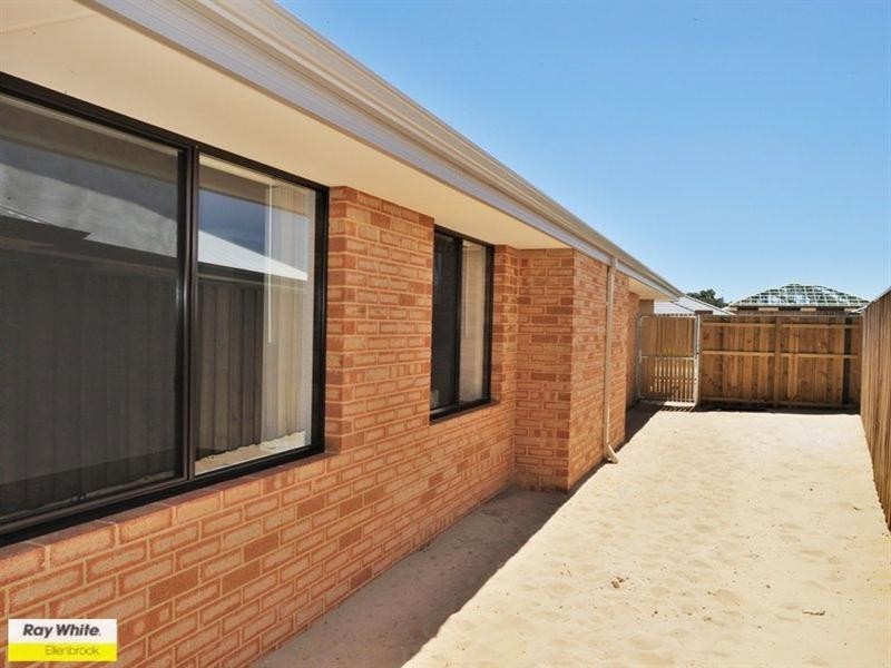 6 Greenslade Crescent, Ellenbrook WA 6069