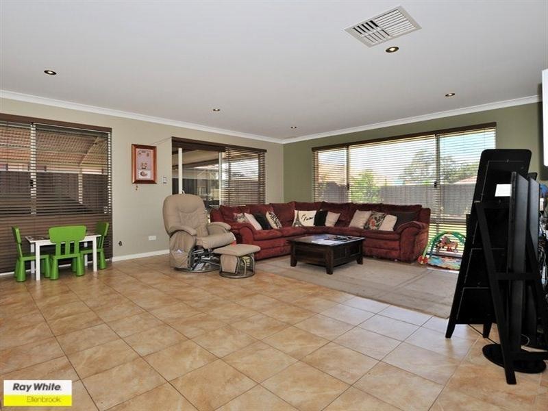 2 Heirisson Turn, Ellenbrook WA 6069