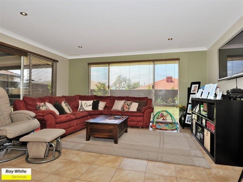 2 Heirisson Turn, Ellenbrook WA 6069