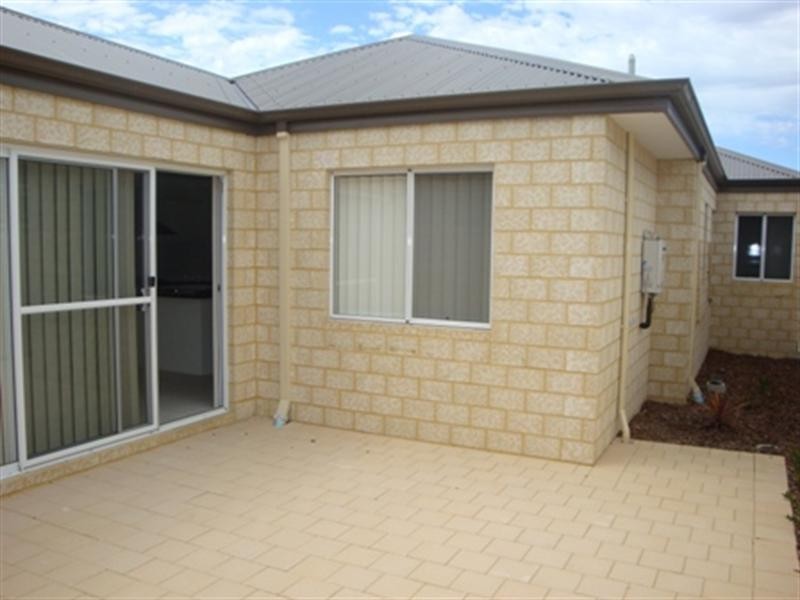2/63 Berlotto Drive, Tapping WA 6065