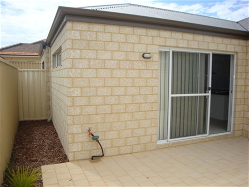 2/63 Berlotto Drive, Tapping WA 6065