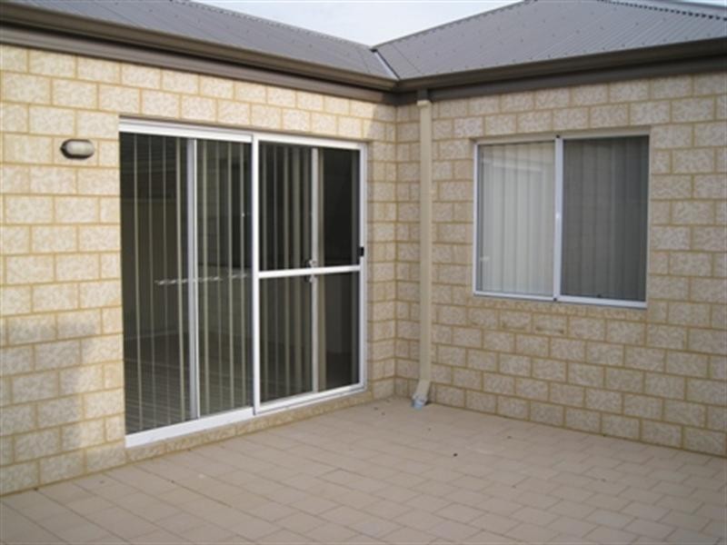 2/63 Berlotto Drive, Tapping WA 6065