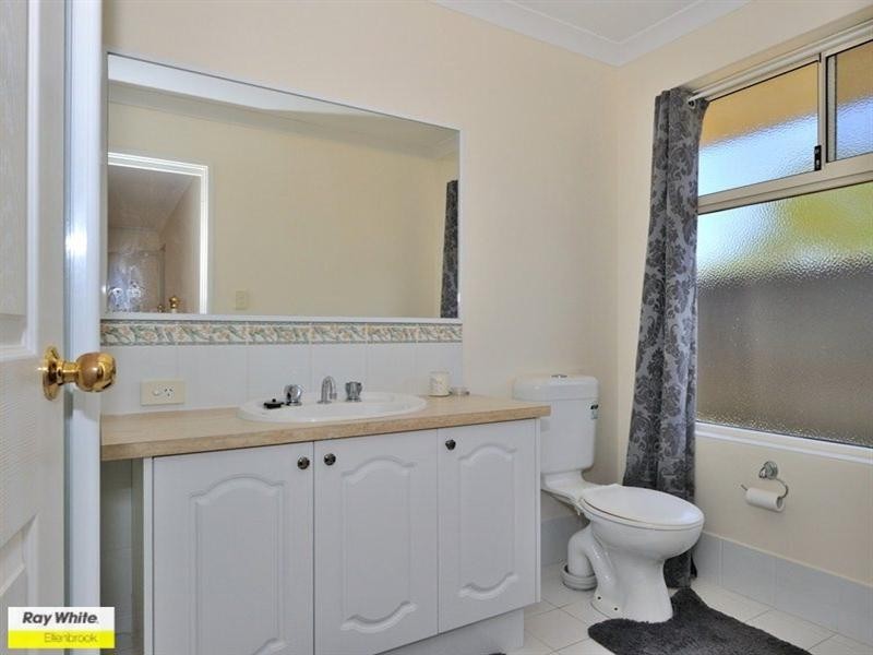 33 Kyneton Parkway, Aveley WA 6069