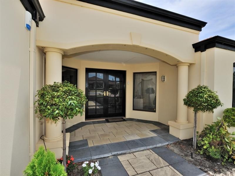 9 Glade Terrace, Ellenbrook WA 6069