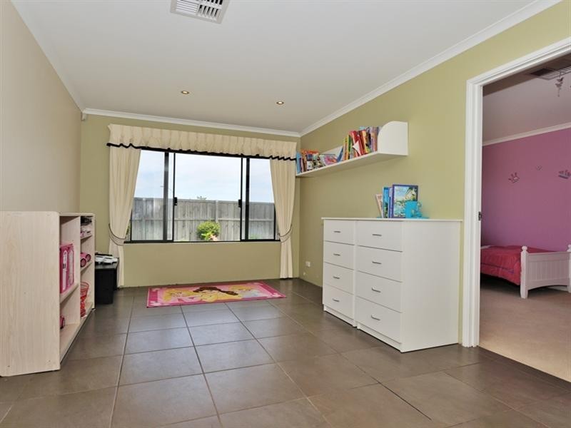 9 Glade Terrace, Ellenbrook WA 6069