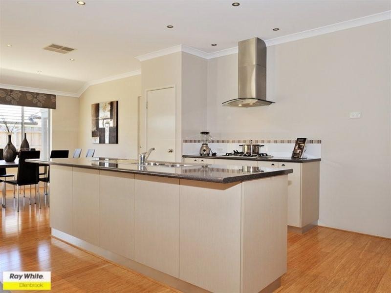 7 Ewens Pass, Ellenbrook WA 6069