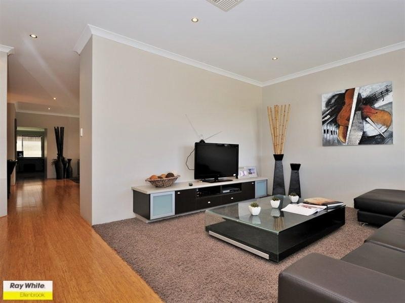 7 Ewens Pass, Ellenbrook WA 6069