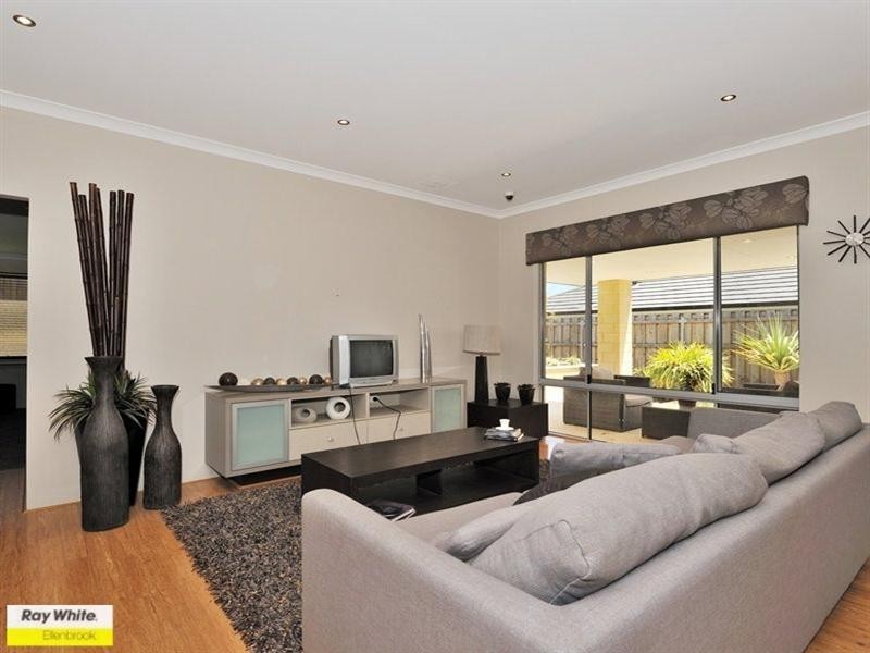7 Ewens Pass, Ellenbrook WA 6069