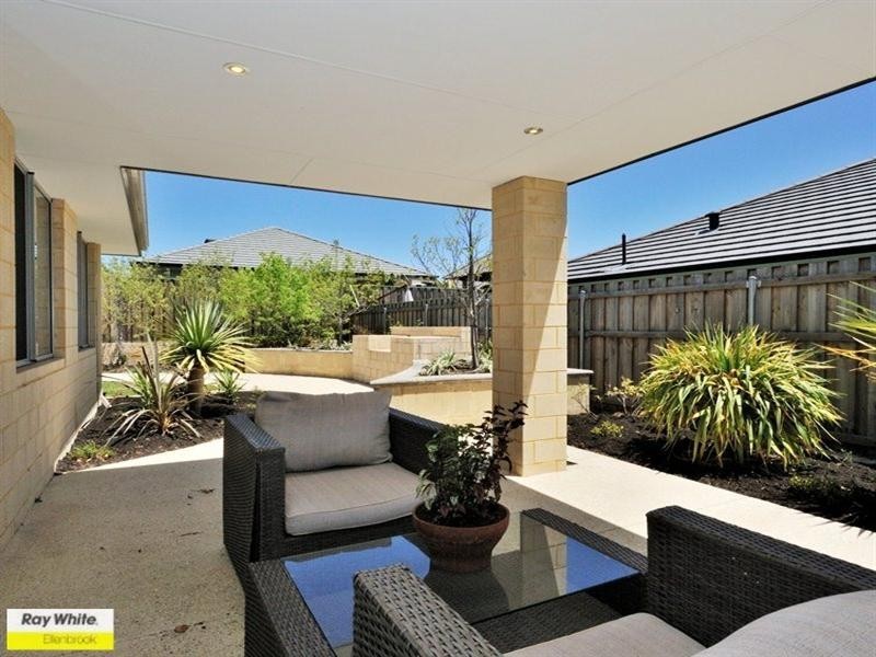 7 Ewens Pass, Ellenbrook WA 6069