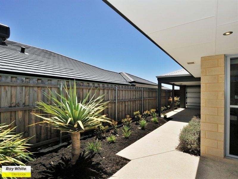 7 Ewens Pass, Ellenbrook WA 6069