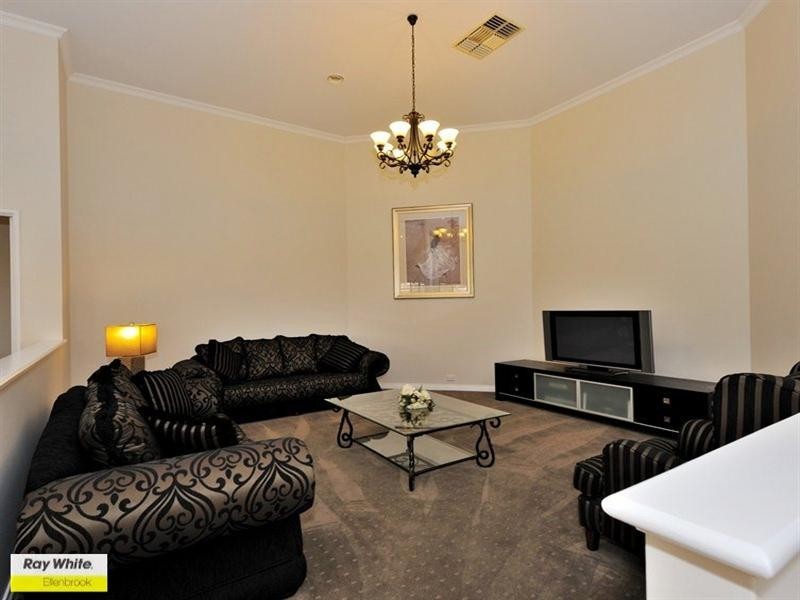 4 Taittinger Grove, The Vines WA 6069