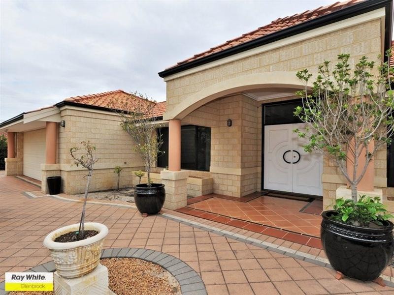 4 Taittinger Grove, The Vines WA 6069