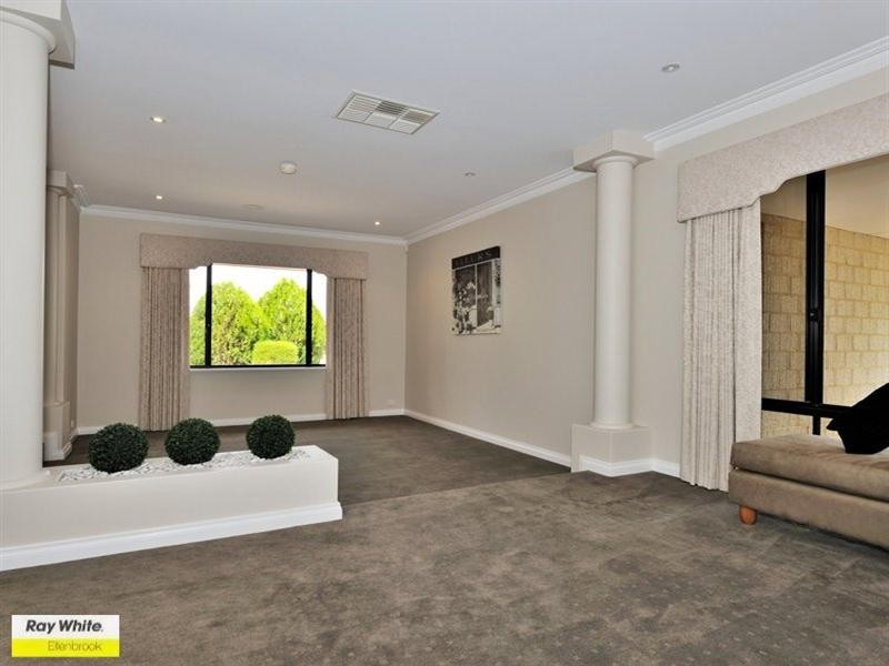 4 Taittinger Grove, The Vines WA 6069