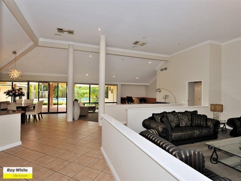 4 Taittinger Grove, The Vines WA 6069