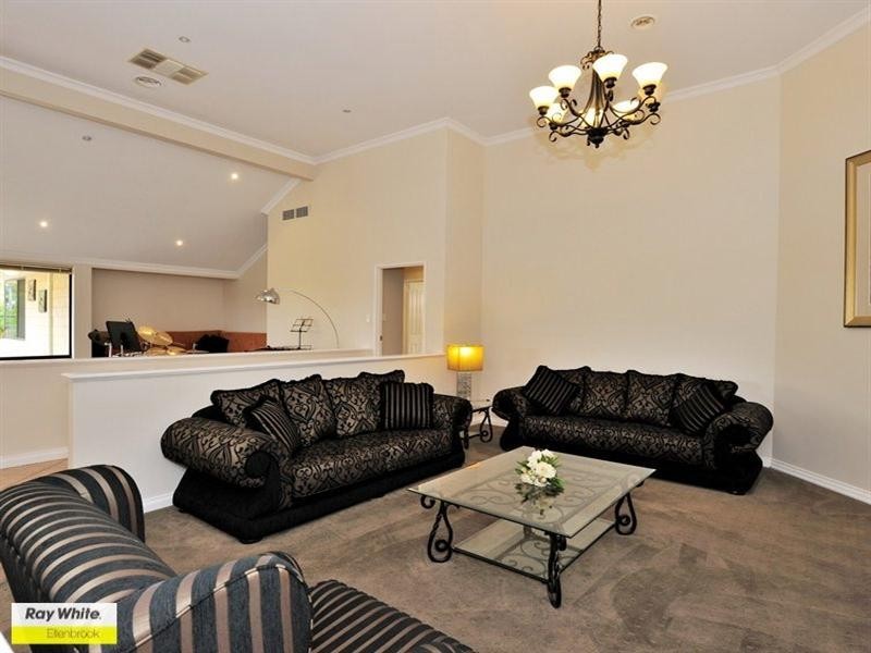 4 Taittinger Grove, The Vines WA 6069