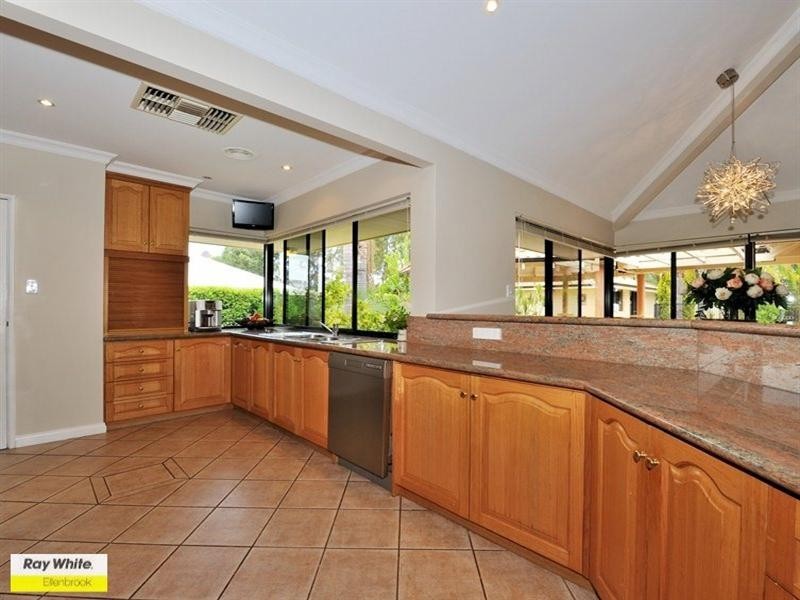 4 Taittinger Grove, The Vines WA 6069