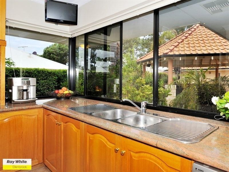 4 Taittinger Grove, The Vines WA 6069