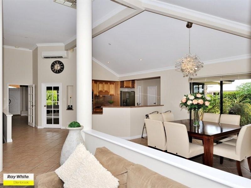 4 Taittinger Grove, The Vines WA 6069