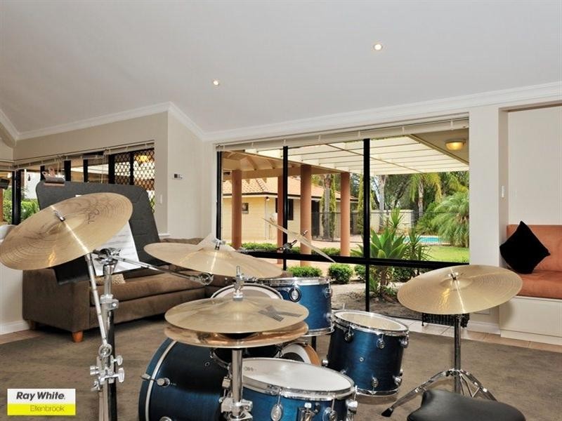 4 Taittinger Grove, The Vines WA 6069