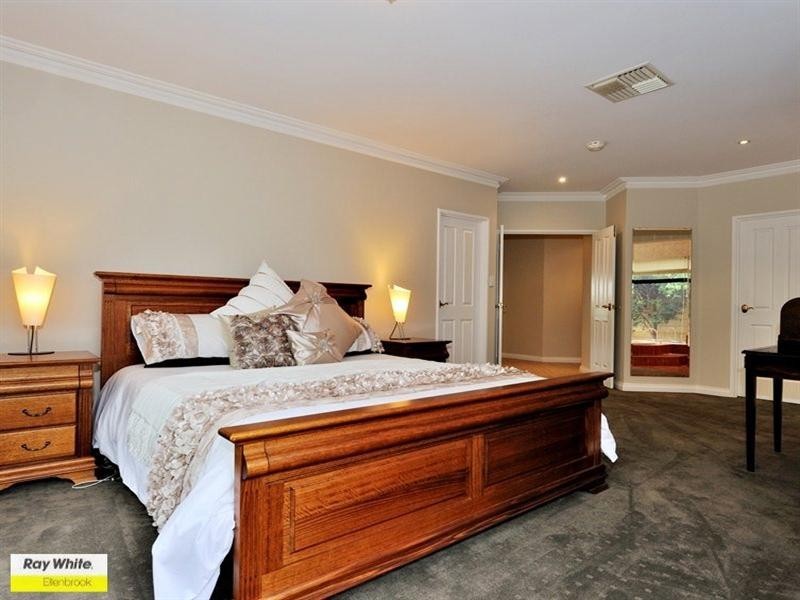 4 Taittinger Grove, The Vines WA 6069