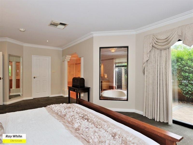 4 Taittinger Grove, The Vines WA 6069