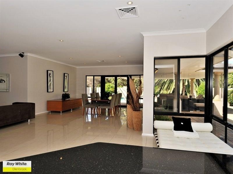 73 Taittinger Grove, The Vines WA 6069