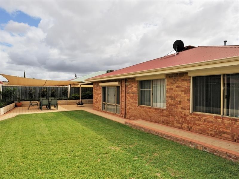 41 Starbush Crescent, Ellenbrook WA 6069