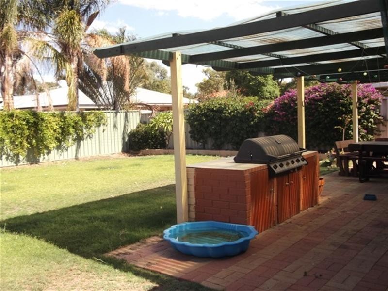 31 Beenan Elbow, South Guildford WA 6055