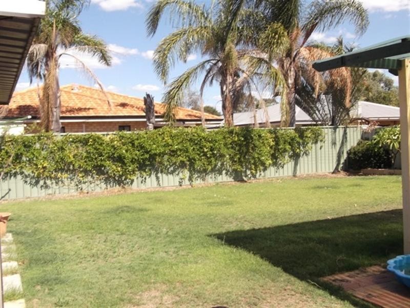 31 Beenan Elbow, South Guildford WA 6055