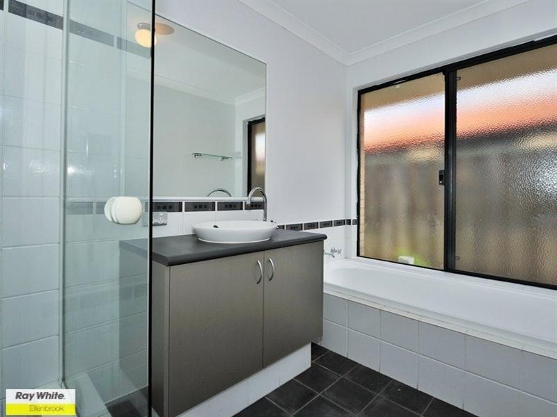 28 Garran Loop, Henley Brook WA 6055