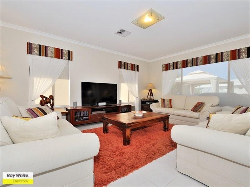 113 Roxburghe Drive, The Vines WA 6069