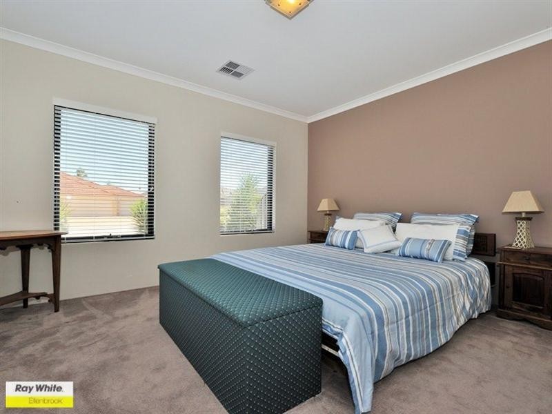 113 Roxburghe Drive, The Vines WA 6069