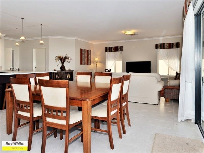 113 Roxburghe Drive, The Vines WA 6069