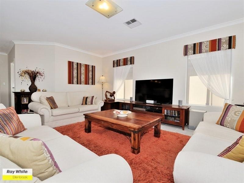 113 Roxburghe Drive, The Vines WA 6069